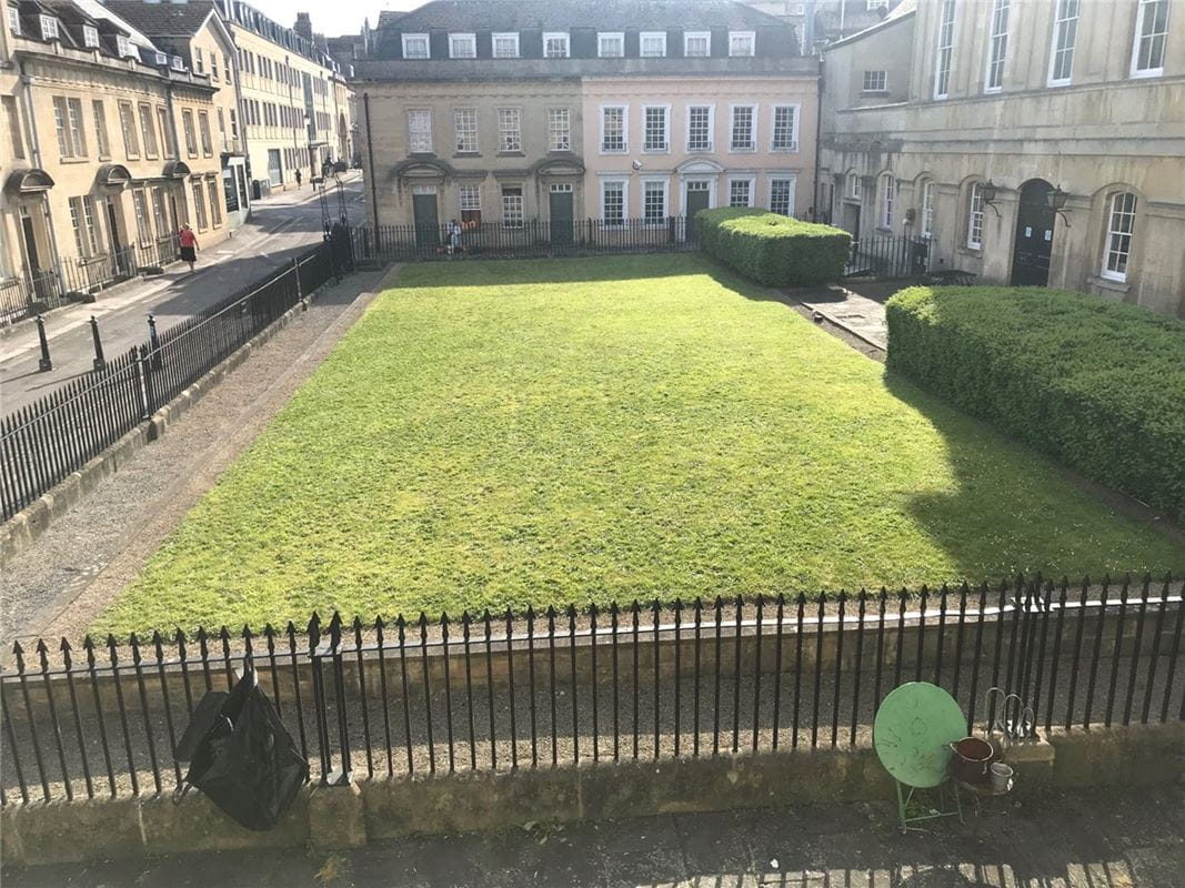 2 bedroom flat, Beauford Square, Bath BA1 - Let Agreed