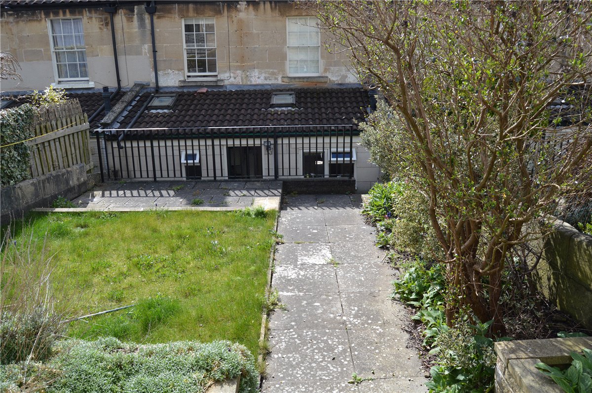 3 bedroom house, Lark Place, Bath BA1 - Let Agreed