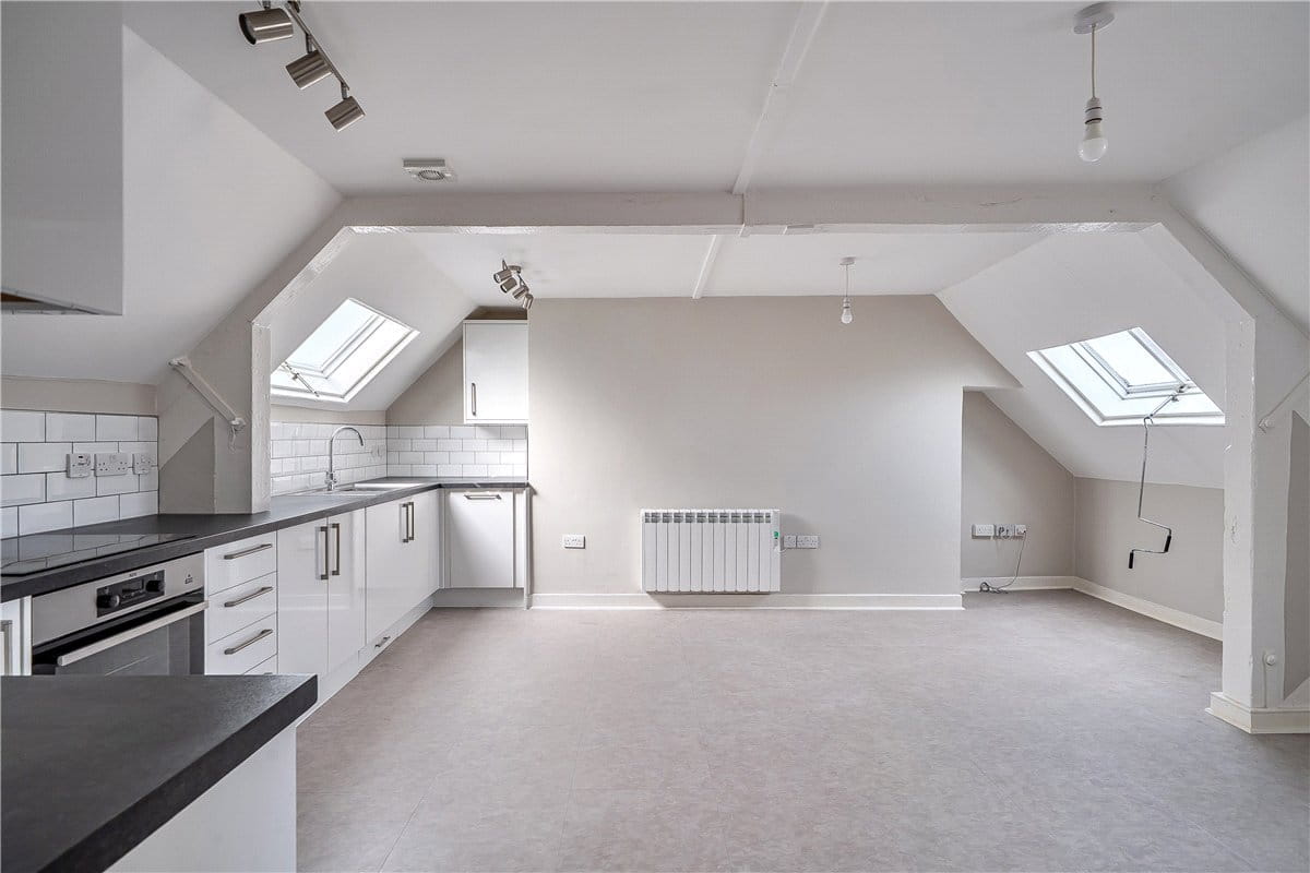 1 bedroom flat, Old Bond Street, Bath BA1 - Available