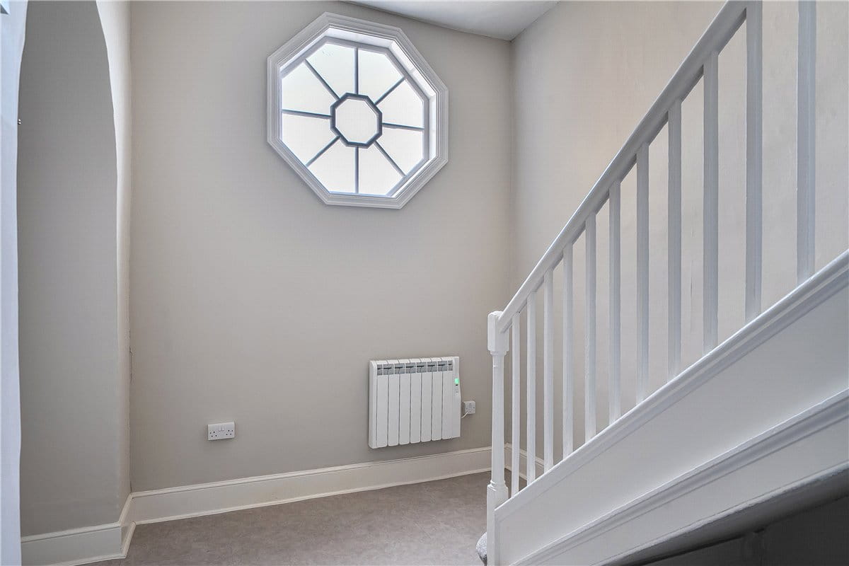 1 bedroom flat, Old Bond Street, Bath BA1 - Available