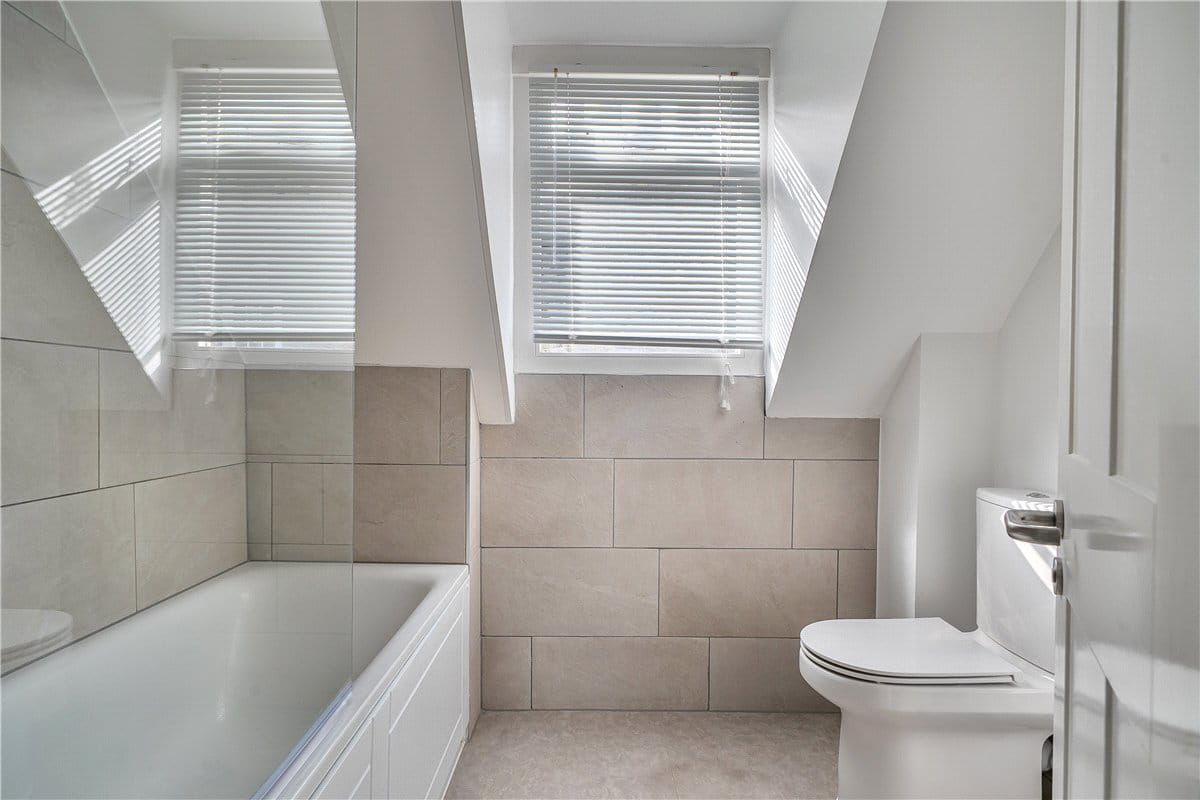 1 bedroom flat, Old Bond Street, Bath BA1 - Available