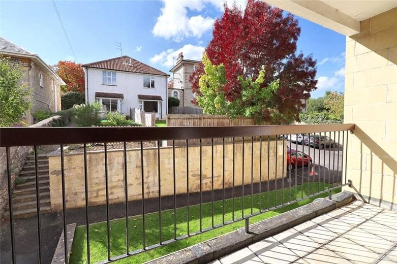 2 bedroom flat, High Street, Weston BA1 - Let Agreed