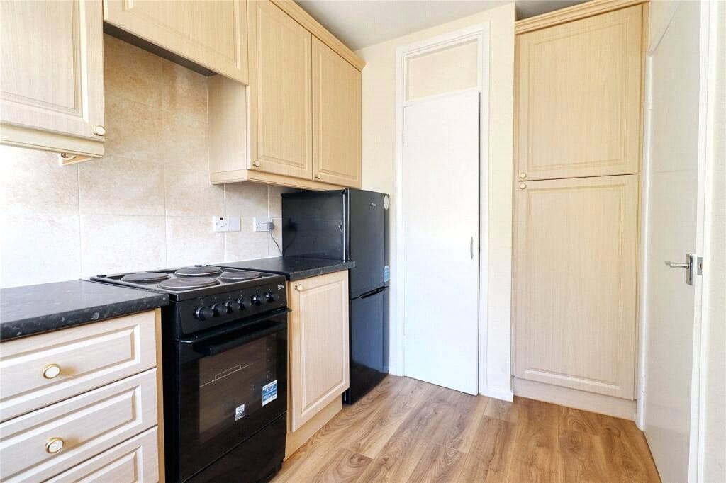 2 bedroom flat, High Street, Weston BA1 - Let Agreed