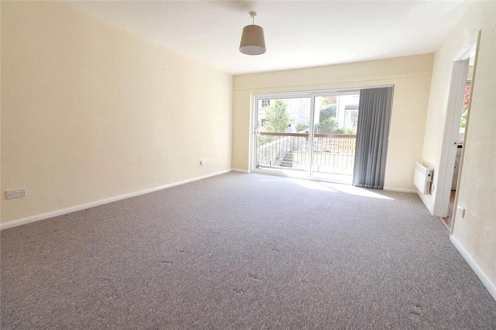 2 bedroom flat, High Street, Weston BA1 - Let Agreed