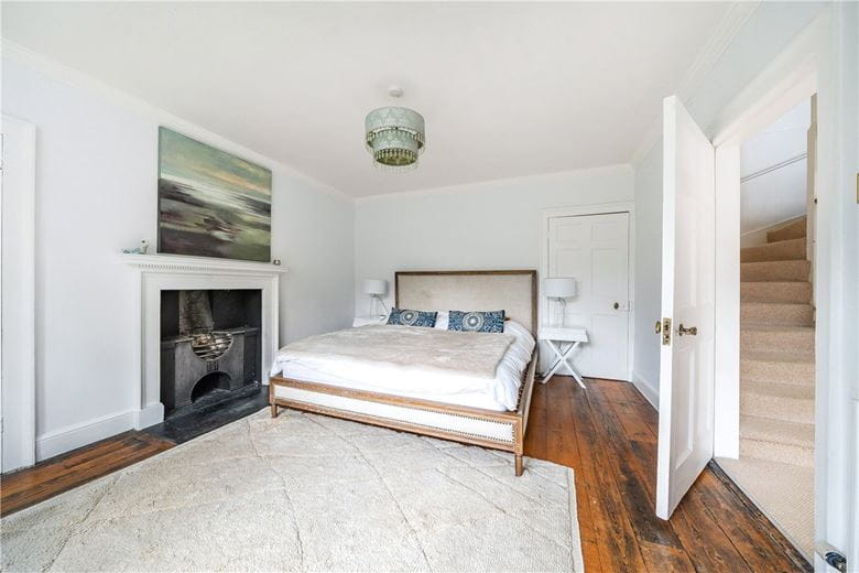 5 bedroom house, Middlehill, Box SN13 - Available