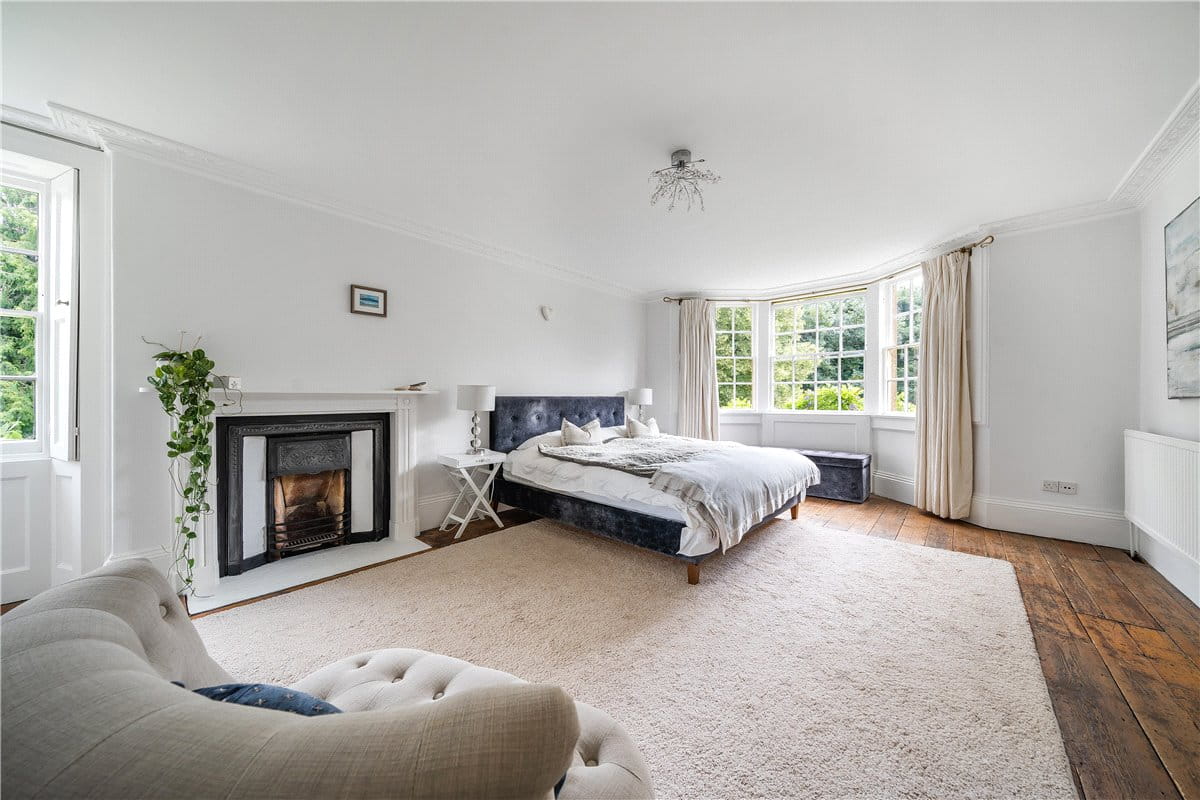 5 bedroom house, Middlehill, Box SN13 - Available