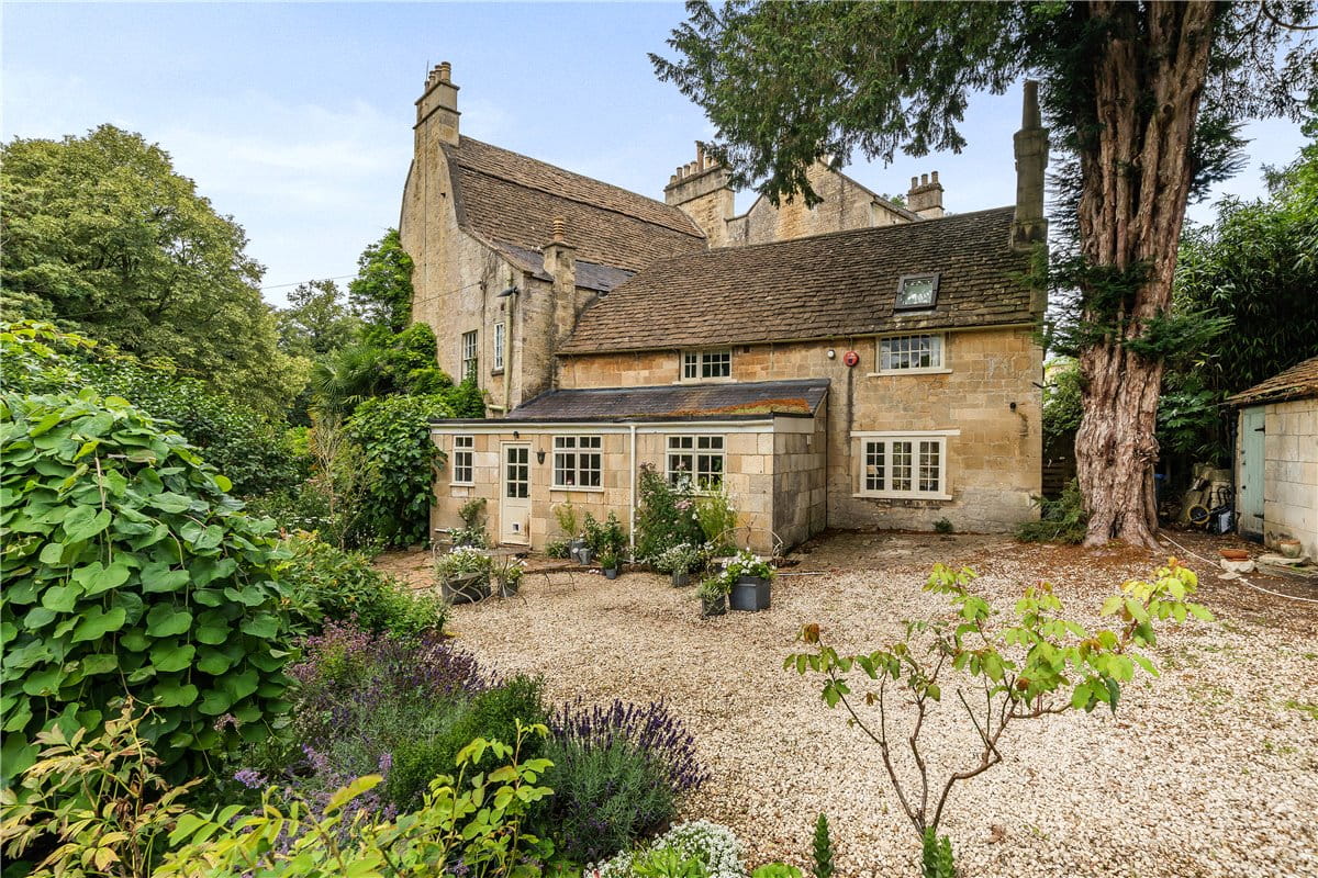 5 bedroom house, Middlehill, Box SN13 - Available