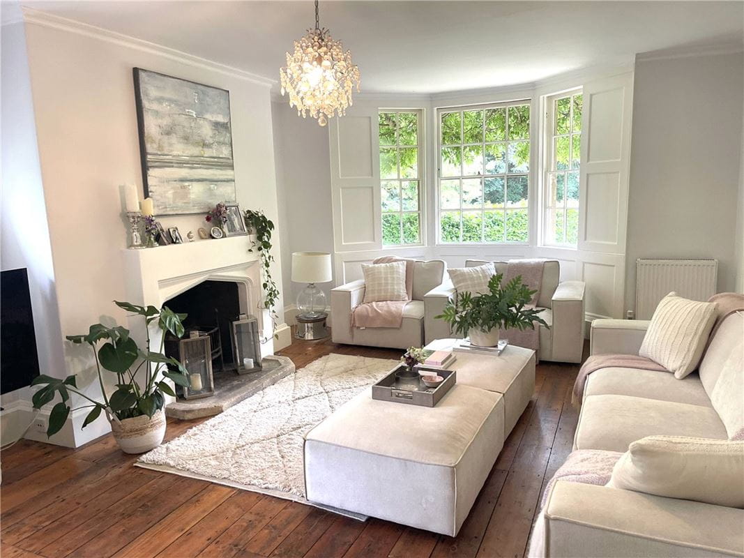 5 bedroom house, Middlehill, Box SN13 - Available