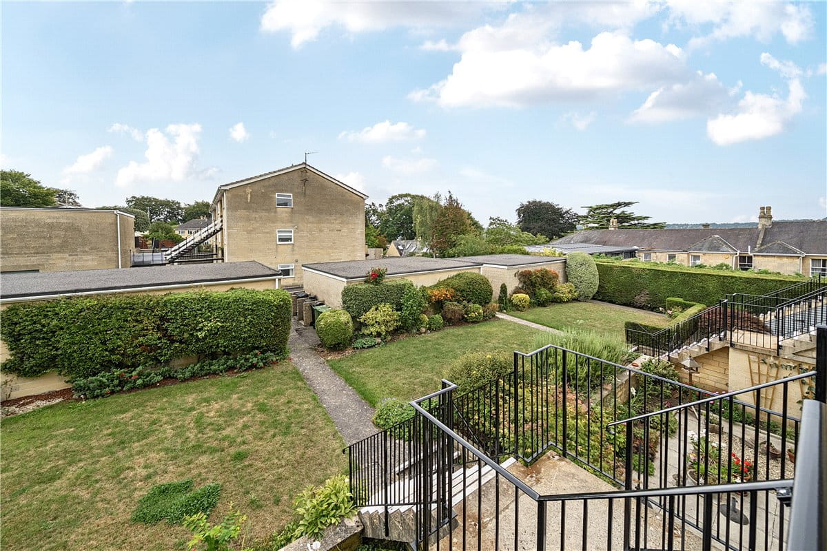 3 bedroom flat, Lansdown Road, Bath BA1 - Available