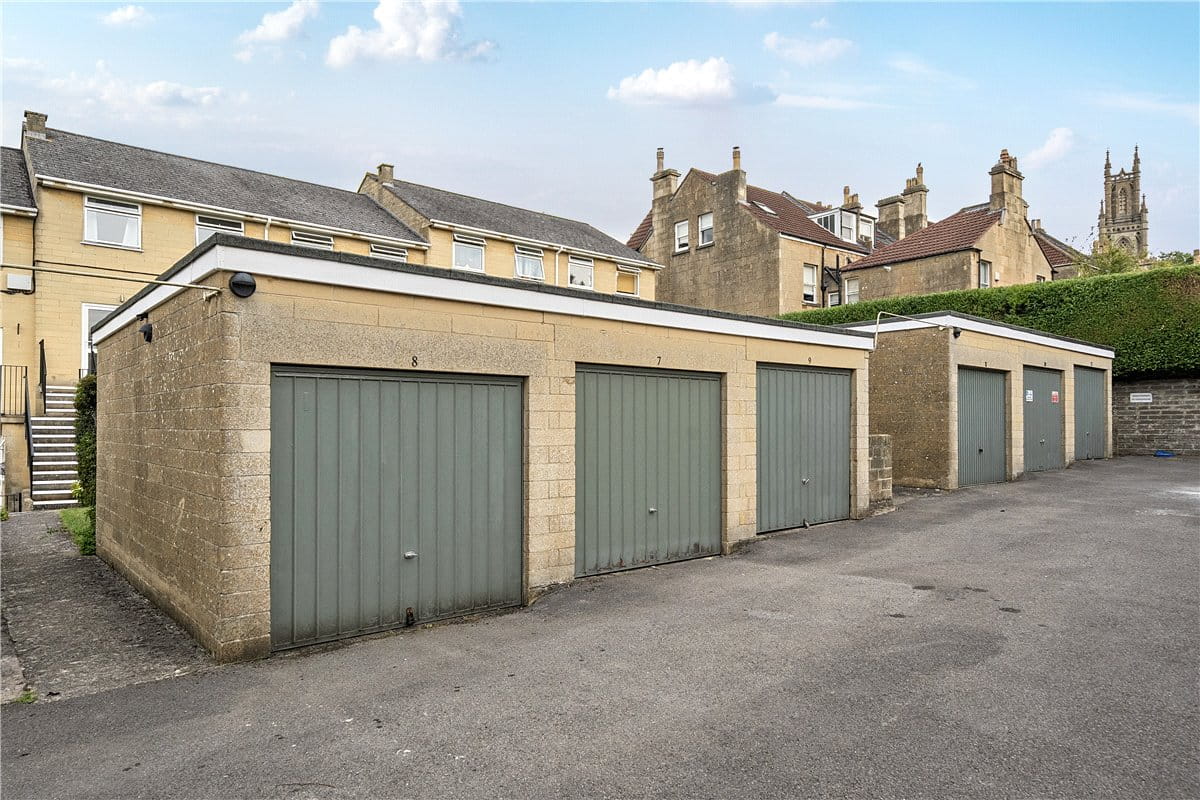 3 bedroom flat, Lansdown Road, Bath BA1 - Available