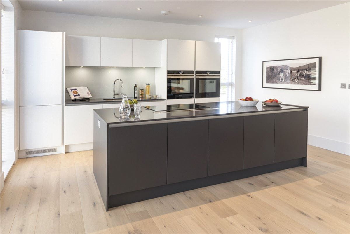 2 bedroom flat, Granville Court, Granville Road BA1 - Let Agreed