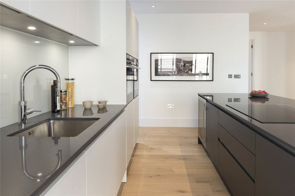 2 bedroom flat, Granville Court, Granville Road BA1 - Let Agreed