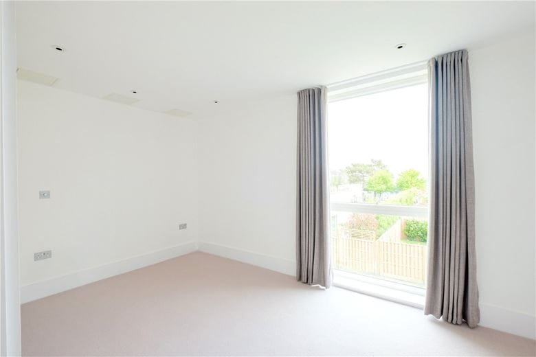 2 bedroom flat, Granville Court, Granville Road BA1 - Available