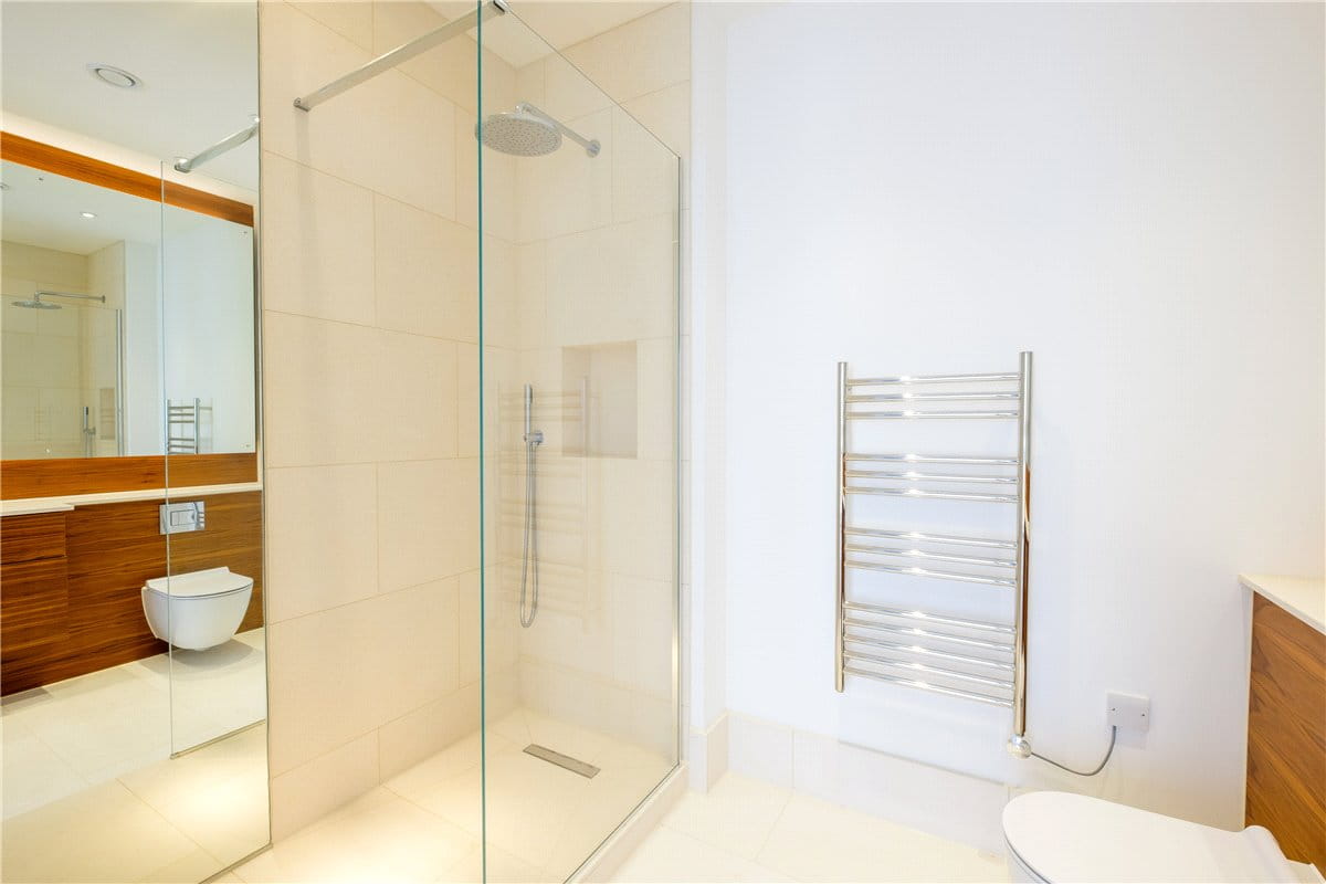 2 bedroom flat, Granville Court, Granville Road BA1 - Available