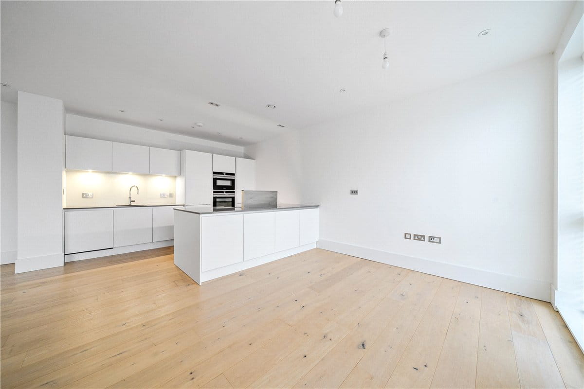 2 bedroom flat, Granville Court, Granville Road BA1 - Available