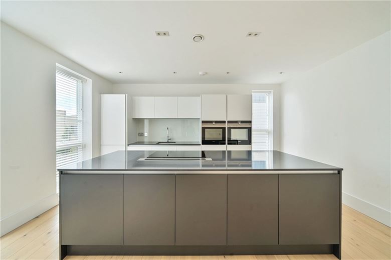 3 bedroom flat, Granville Court, Granville Road BA1 - Let Agreed