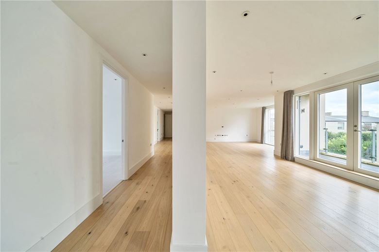 3 bedroom flat, Granville Court, Granville Road BA1 - Let Agreed