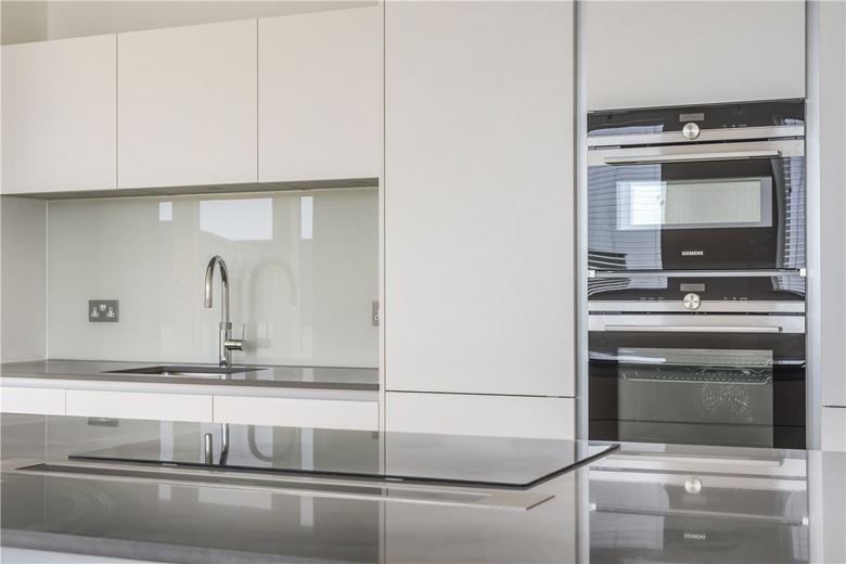 2 bedroom flat, Granville Court, Granville Road BA1 - Let Agreed