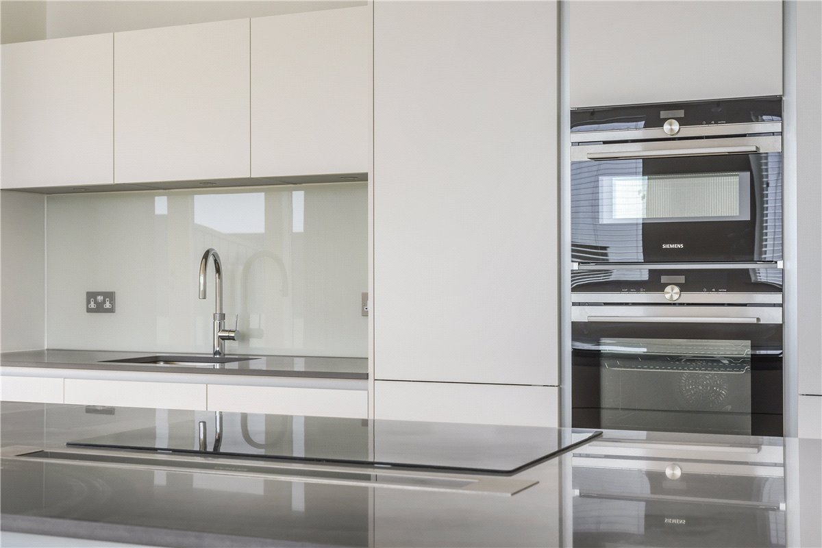 2 bedroom flat, Granville Court, Granville Road BA1 - Let Agreed