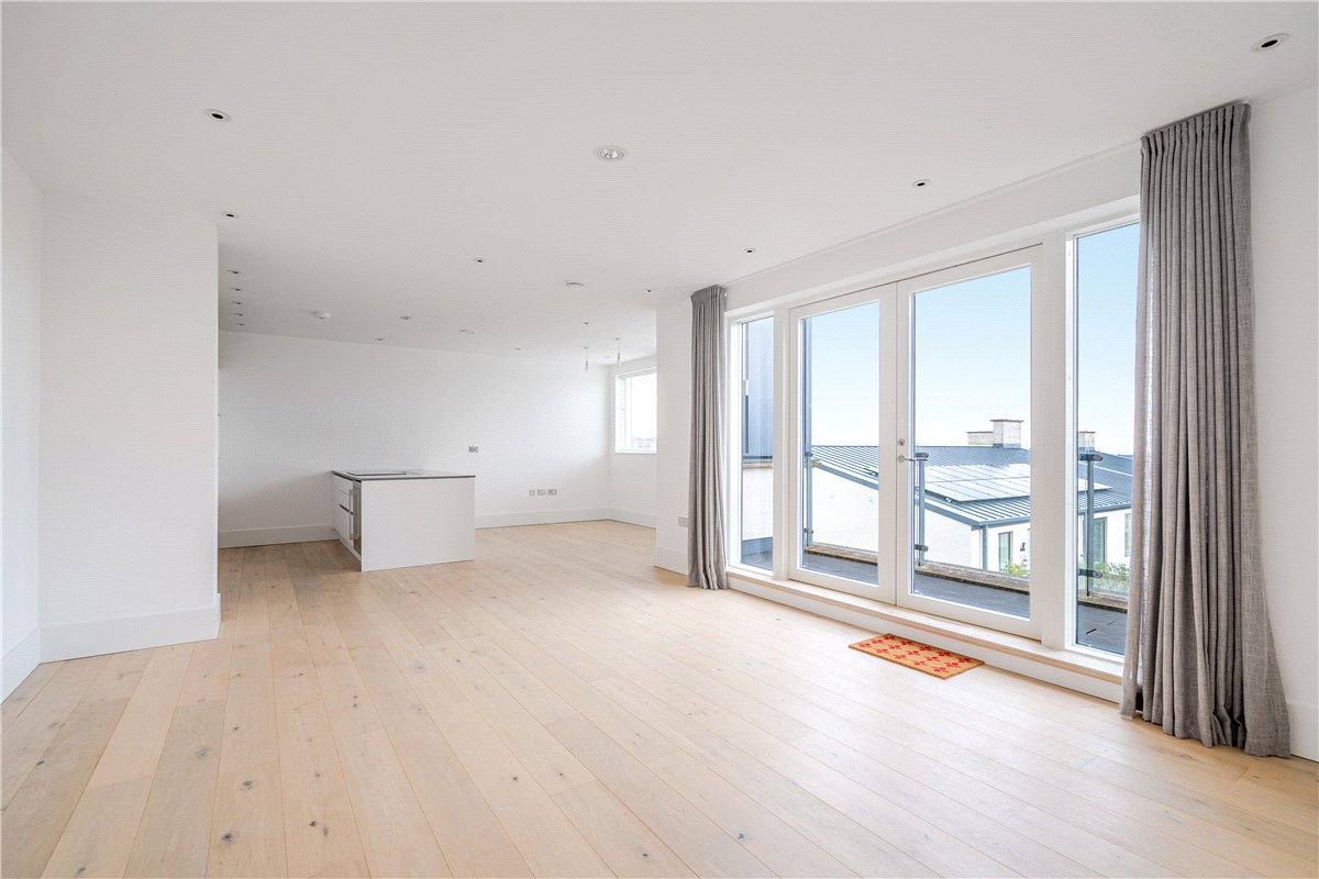 2 bedroom flat, Granville Court, Granville Road BA1 - Let Agreed