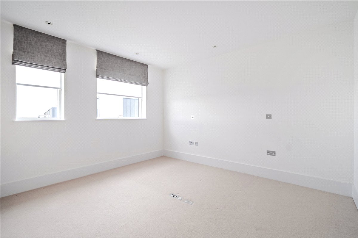 2 bedroom flat, Granville Court, Granville Road BA1 - Let Agreed