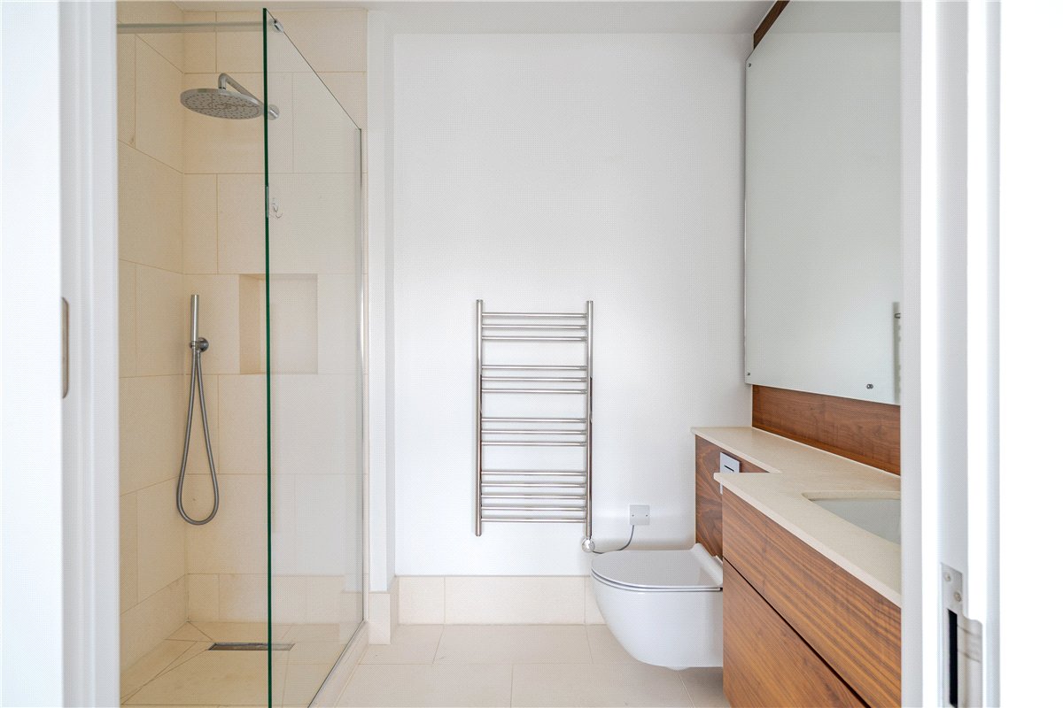 2 bedroom flat, Granville Court, Granville Road BA1 - Let Agreed