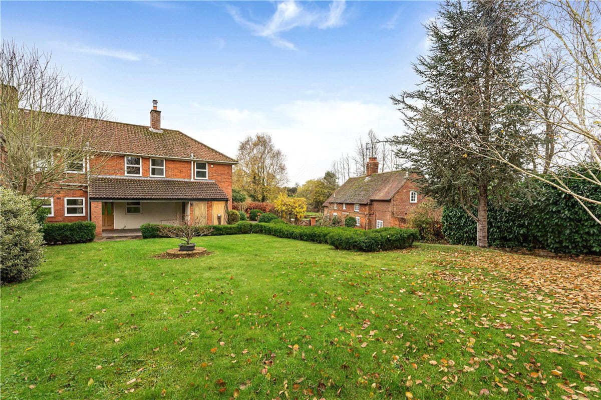 3 bedroom house, Vicarage Road, Stoneleigh CV8 - Available