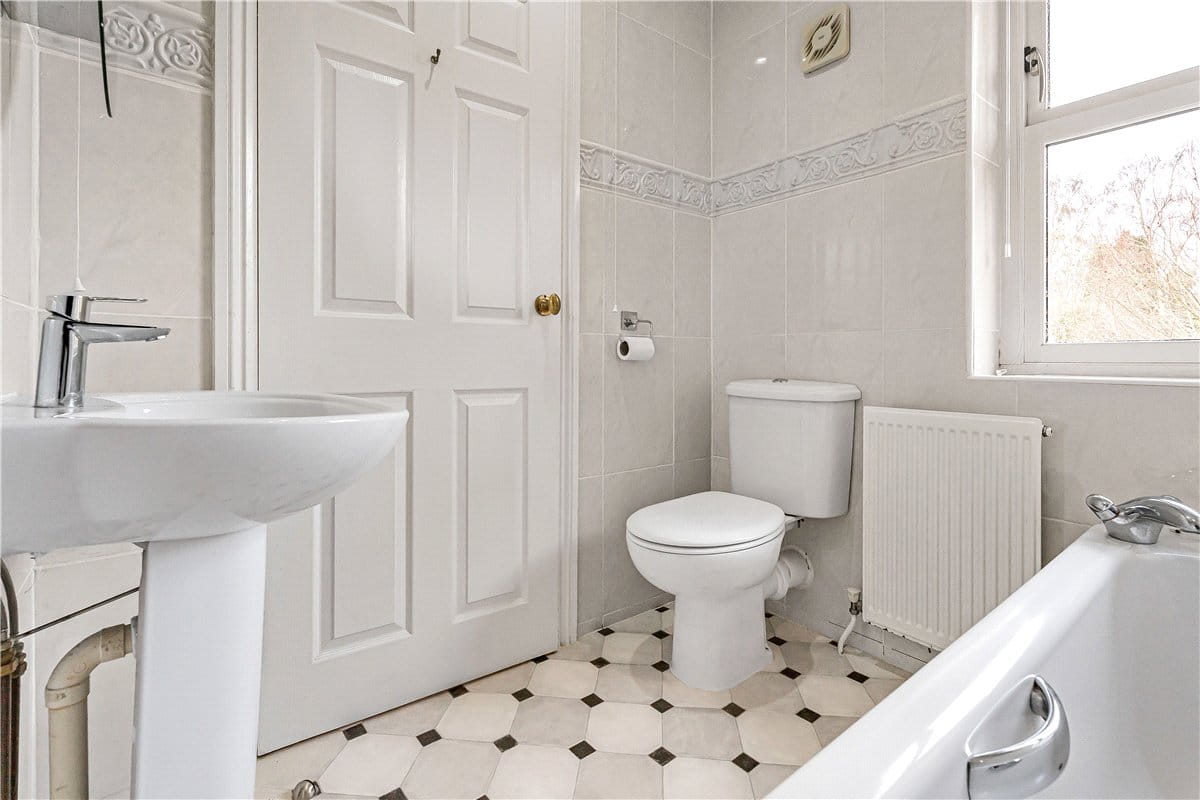 3 bedroom house, Vicarage Road, Stoneleigh CV8 - Available