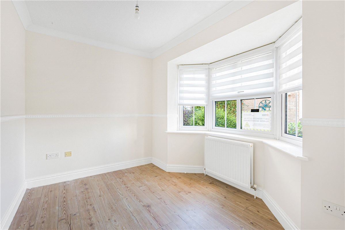 4 bedroom house, Putlowes Drive, Fleet Marston HP18 - Available