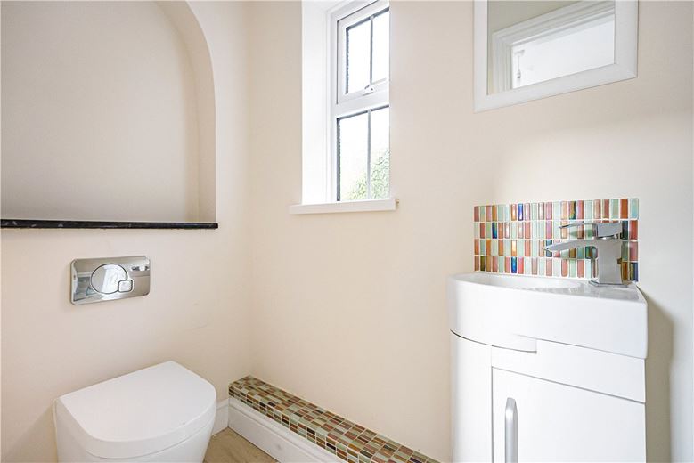 4 bedroom house, Putlowes Drive, Fleet Marston HP18 - Available