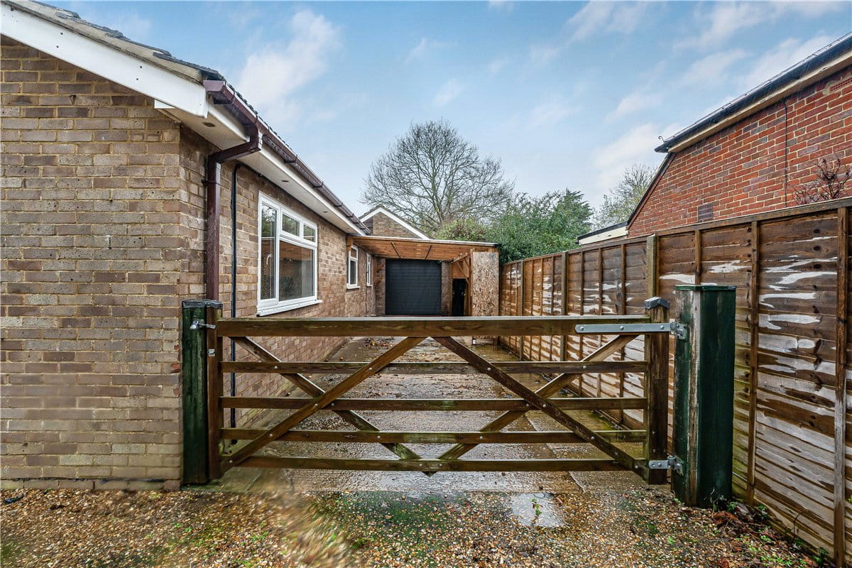 3 bedroom bungalow, Nash Lee Lane, Wendover HP22 - Available