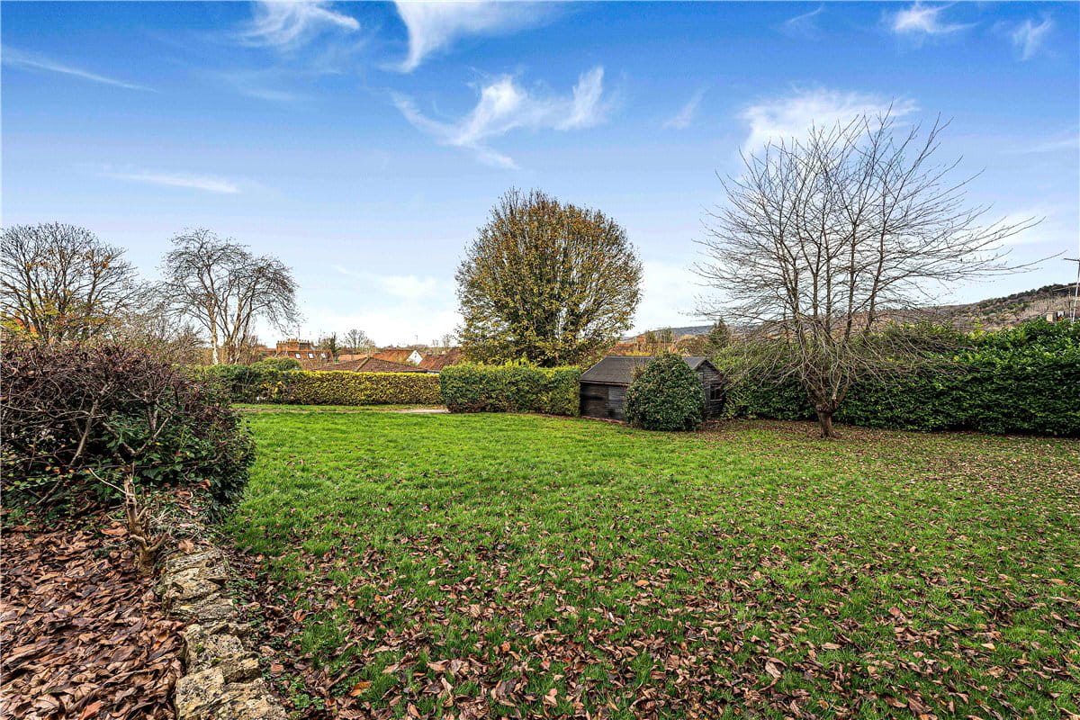 4 bedroom bungalow, South Street, Wendover HP22 - Available