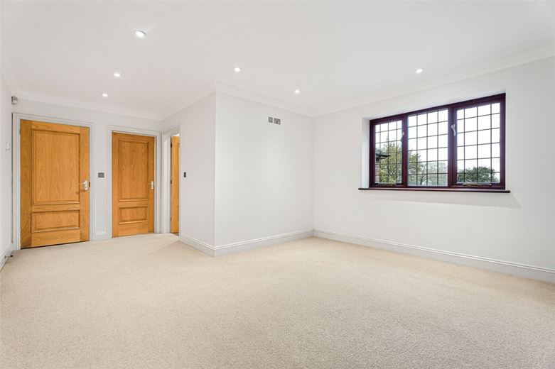 4 bedroom , Nash Lee Lane, Wendover HP22 - Available