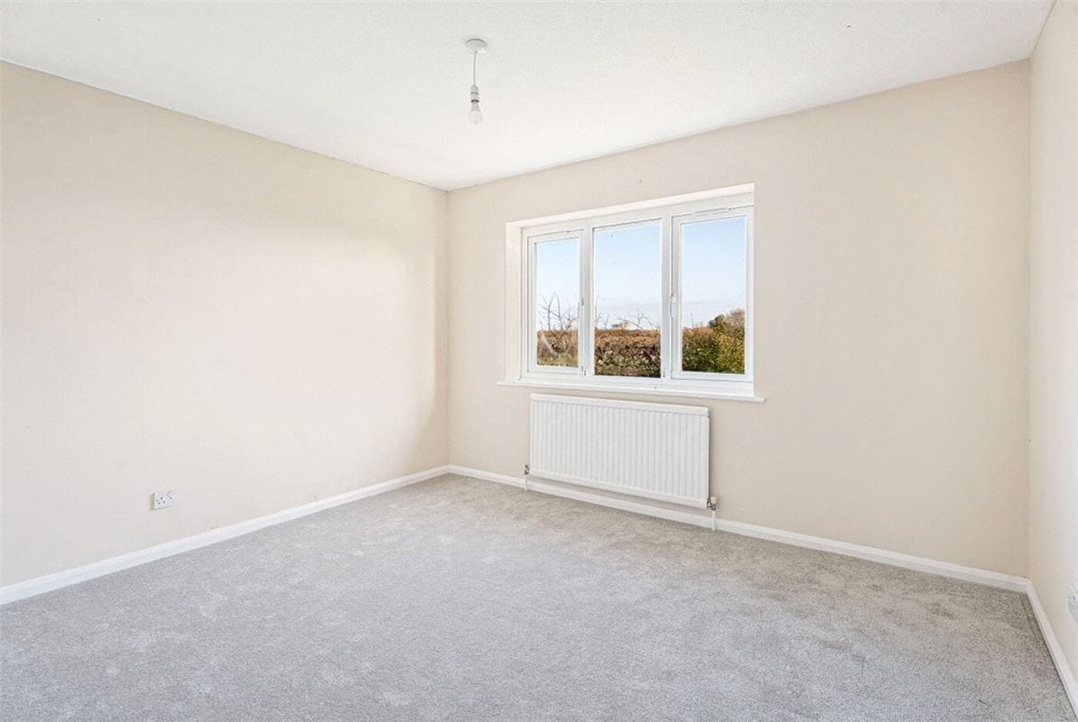 4 bedroom house, Grange Close, Twyford MK18 - Available