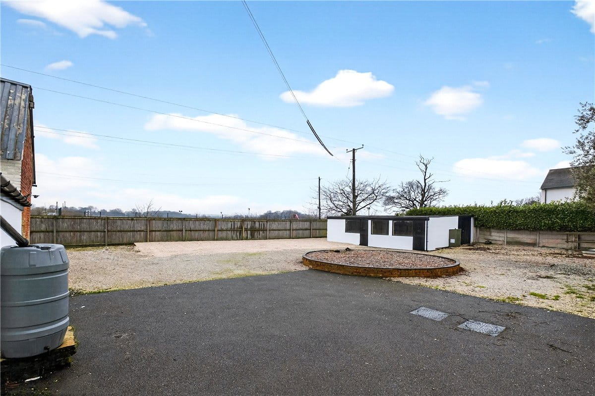 5 bedroom house, Shaw Lane, Hanch WS13 - Available