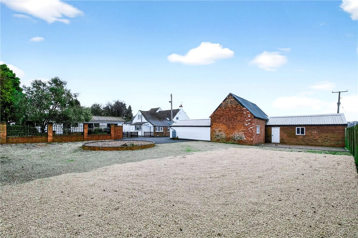 5 bedroom house, Shaw Lane, Hanch WS13 - Available