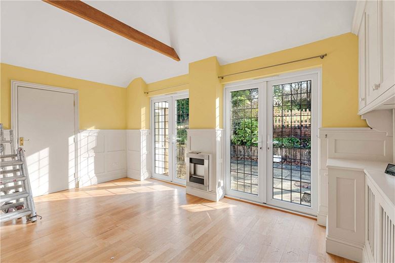 6 bedroom house, Ellesborough Road, Wendover HP22 - Available