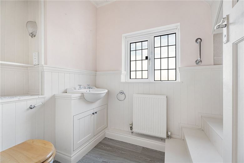 6 bedroom house, Ellesborough Road, Wendover HP22 - Available