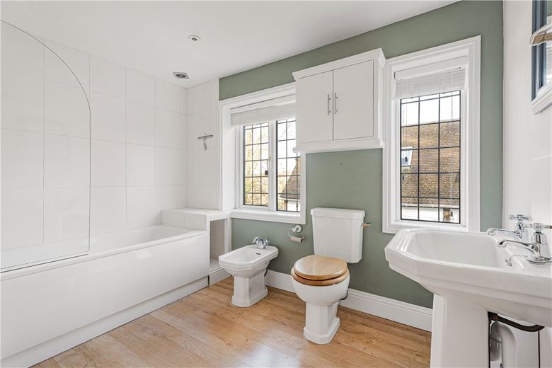 6 bedroom house, Ellesborough Road, Wendover HP22 - Available