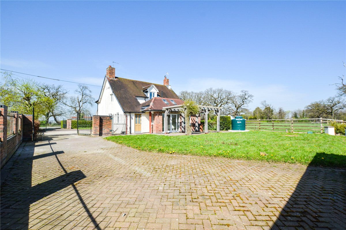 3 bedroom house, Nantwich Road, Minshull Vernon CW10 - Available