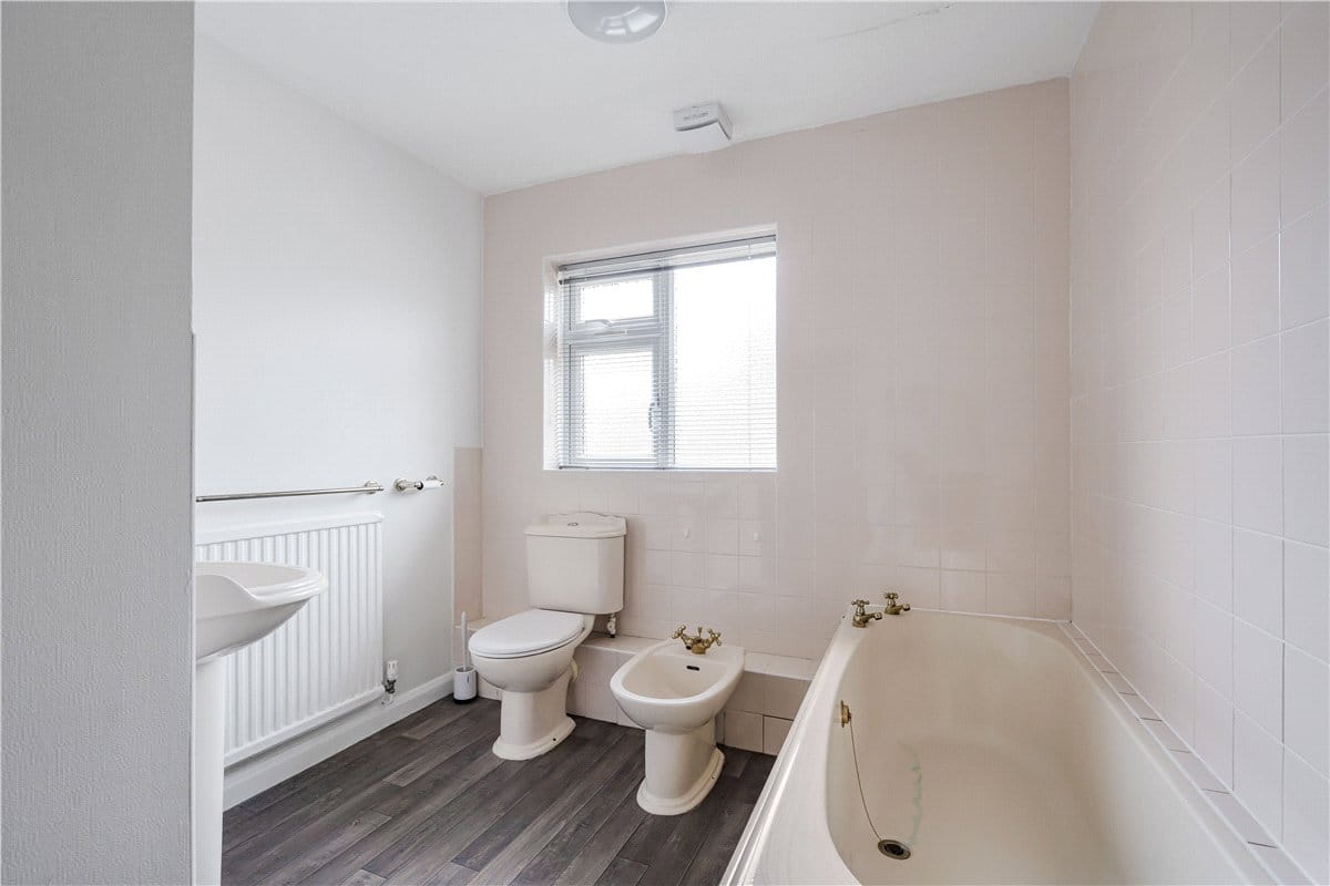 3 bedroom bungalow, Nash Lee Lane, Wendover HP22 - Available