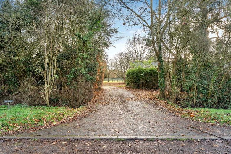 4 bedroom bungalow, Nash Lee Lane, Wendover HP22 - Available