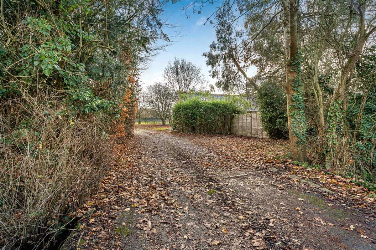 4 bedroom bungalow, Nash Lee Lane, Wendover HP22 - Available