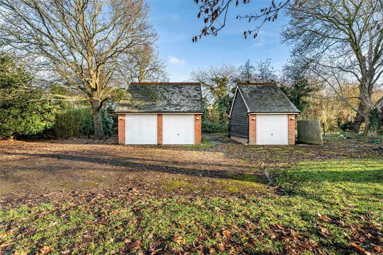 4 bedroom bungalow, Nash Lee Lane, Wendover HP22 - Available