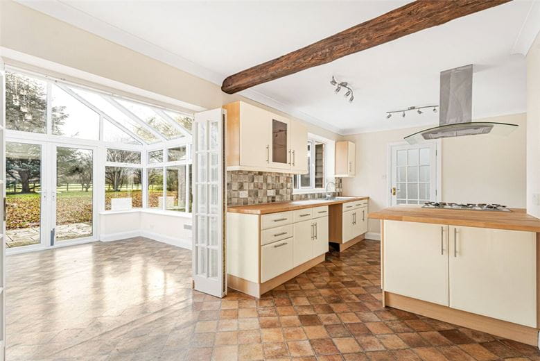 4 bedroom bungalow, Nash Lee Lane, Wendover HP22 - Available