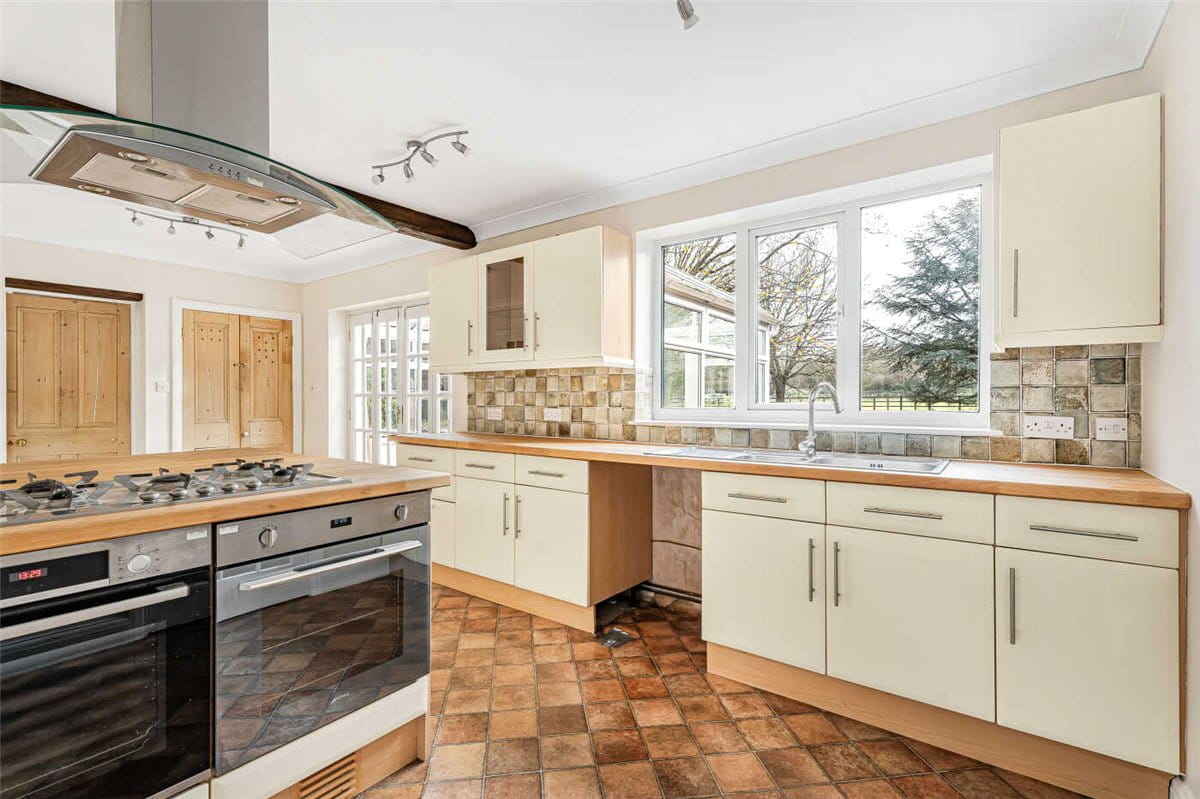 4 bedroom bungalow, Nash Lee Lane, Wendover HP22 - Available