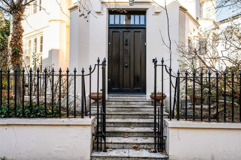 4 bedroom house, Park Village West, London NW1 - Available