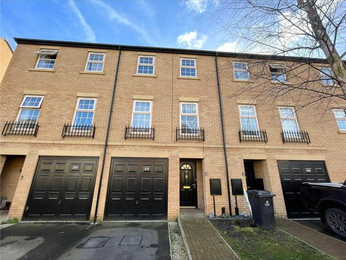 4 bedroom house, Comelybank Drive, Mexborough S64 - Available
