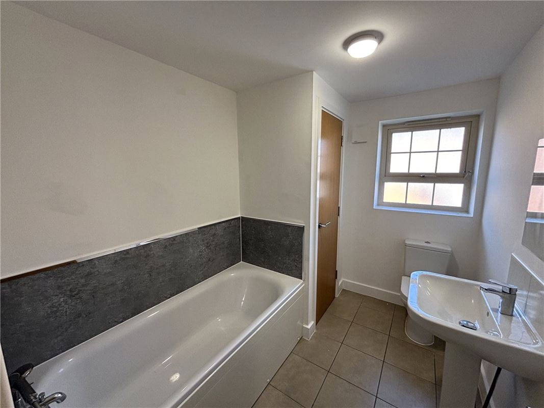 3 bedroom house, Comelybank Drive, Mexborough S64 - Available