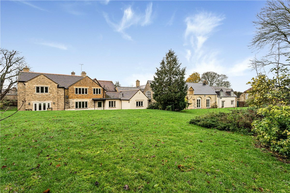 9 bedroom house, Turweston, Brackley NN13 - Available